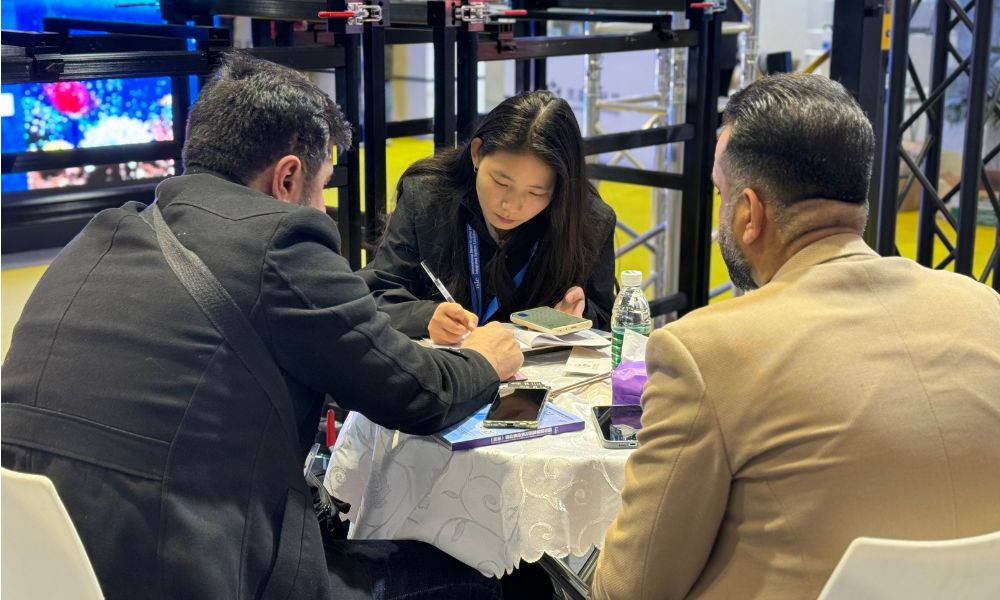 Discuss Requirements at Truss Exhibition