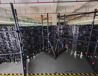 Решение для крепления изогнутых и волнообразных OLED-экранов к основанию.