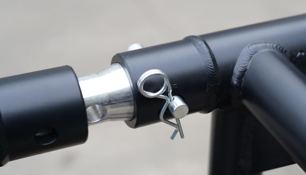 Spigot truss system assembly with pins and R-clips